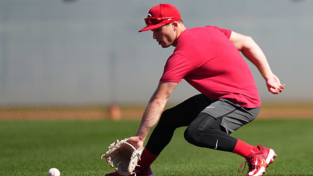 Cincinnati Reds shortstop Matt McLain (9) fields a groundball during spring training workouts, Wednesday, Feb. 14, 2024, at the team s spring training facility in Goodyear, Ariz. 